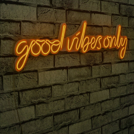 Műanyag LED-es fali dekoráció, Good Vibes Only - Sárga-VASBÚTOR