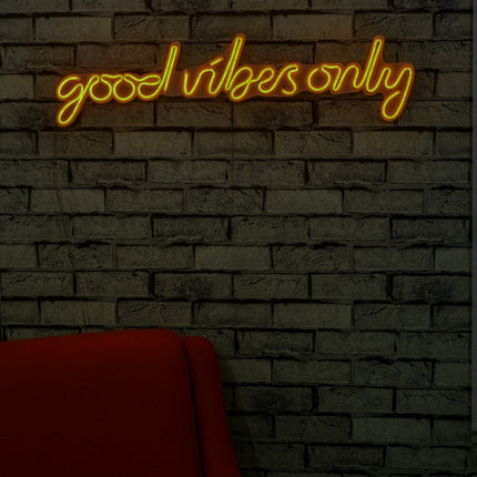 Műanyag LED-es fali dekoráció, Good Vibes Only - Sárga-VASBÚTOR