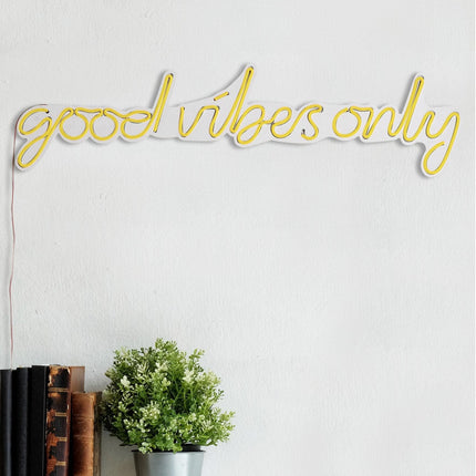 Műanyag LED-es fali dekoráció, Good Vibes Only - Sárga-VASBÚTOR